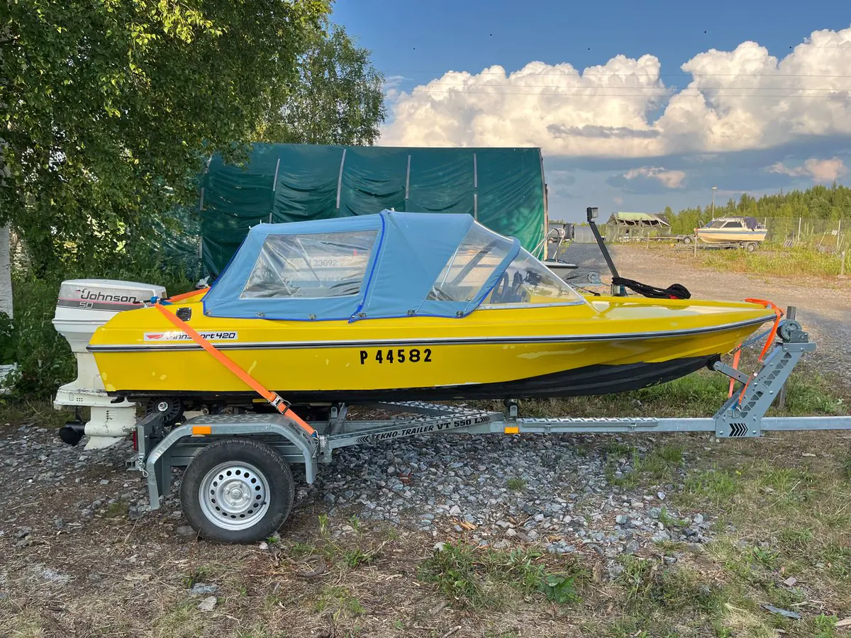 Kuvassa: Finnsport 420 ja Traileri