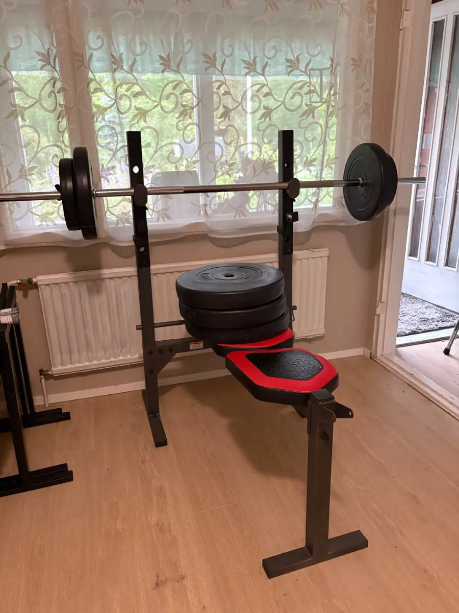 Kuvassa: Weider 190 painonnostopenkki, tanko ja painot