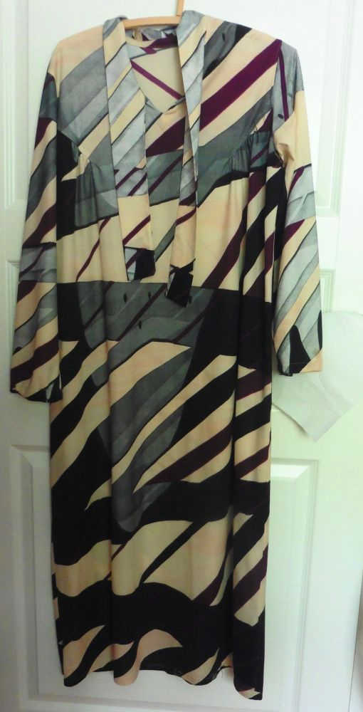 Kuvassa: Vintage mekko, koko 42