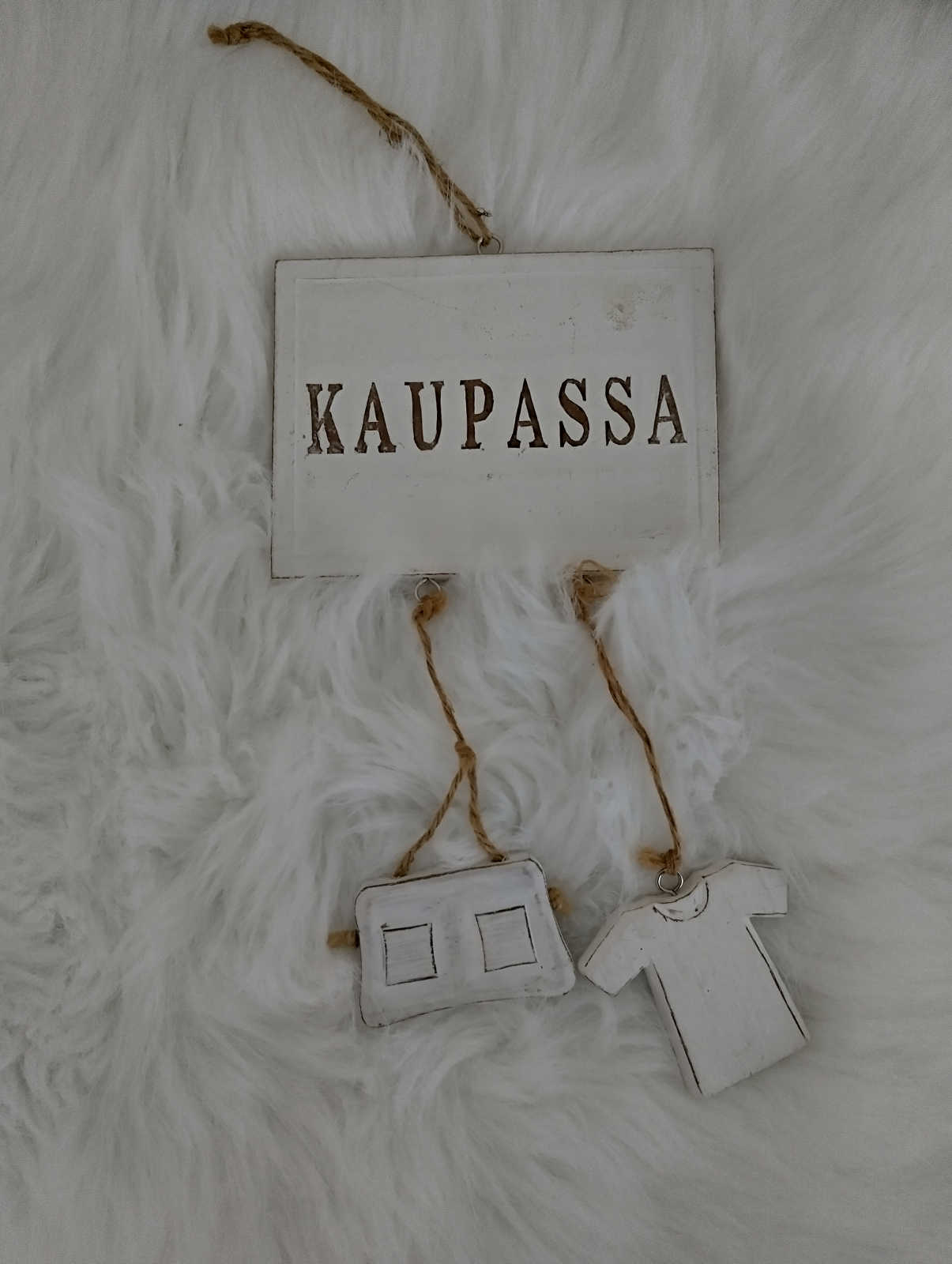 Kuvassa: Kyltti, uusi
