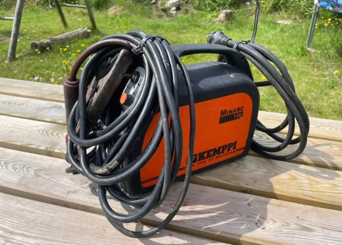 Kuvassa: Kemppi minarc 150 puikkohitsi