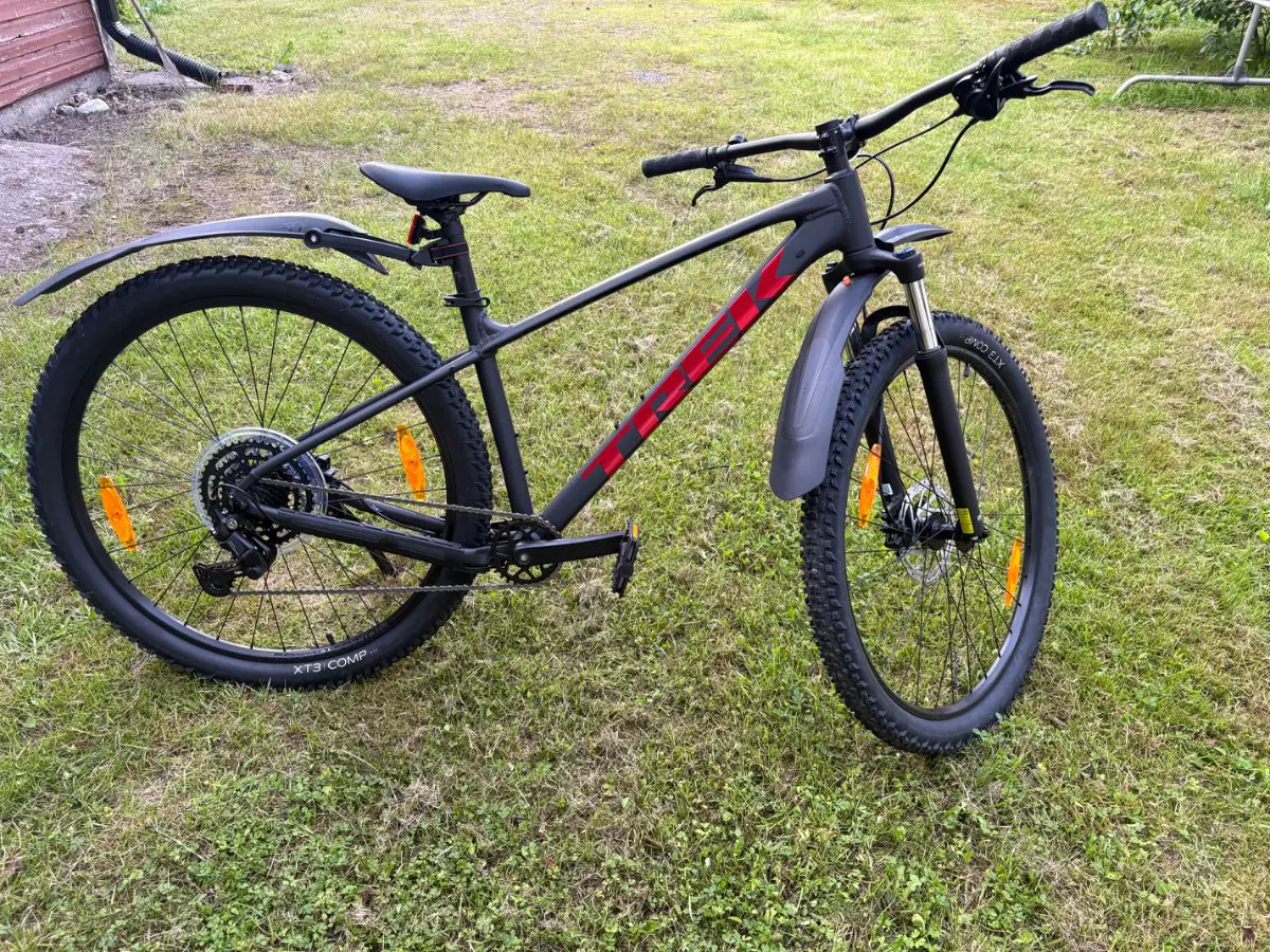 Kuvassa: Trek maastopyörä 