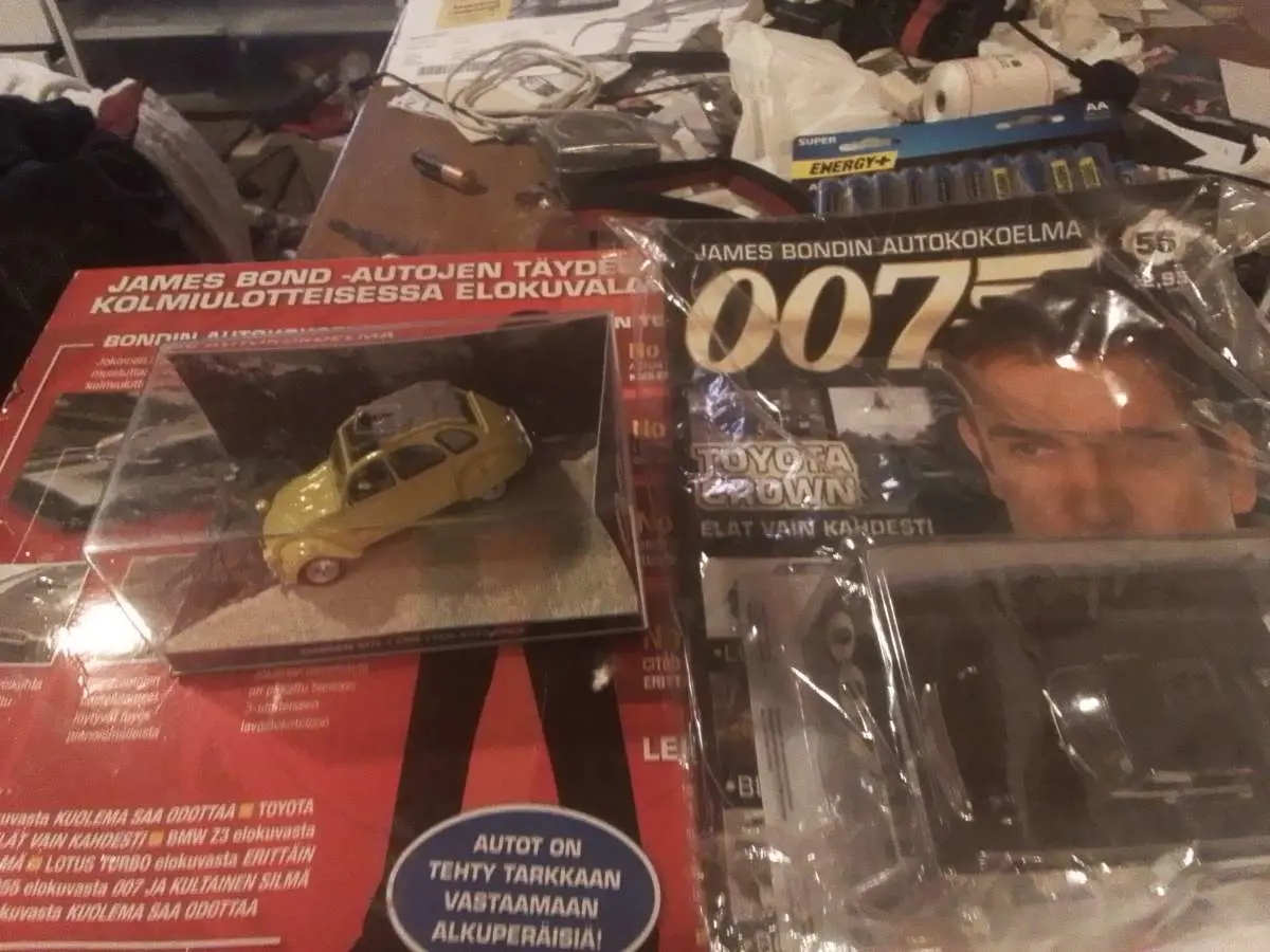 Kuvassa: Bond autot 