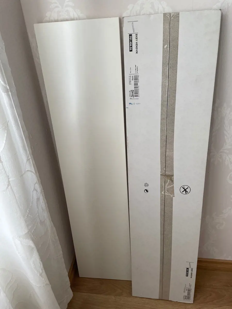 Kuvassa: 2 kpl Ikea Ekby Hensvik hyllyjä 119*28 cm
