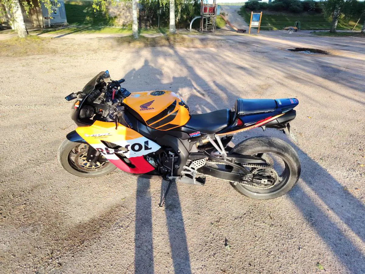Kuvassa: Honda Cbr 1000rr fireblade