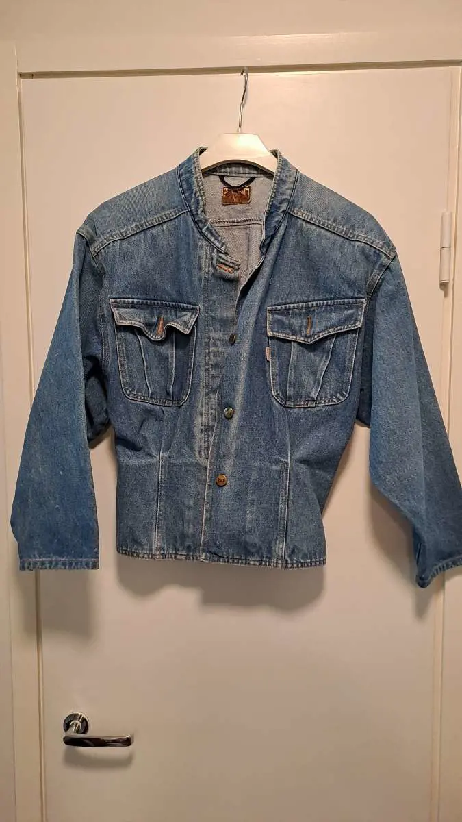 Kuvassa: Vintage farkkutakki