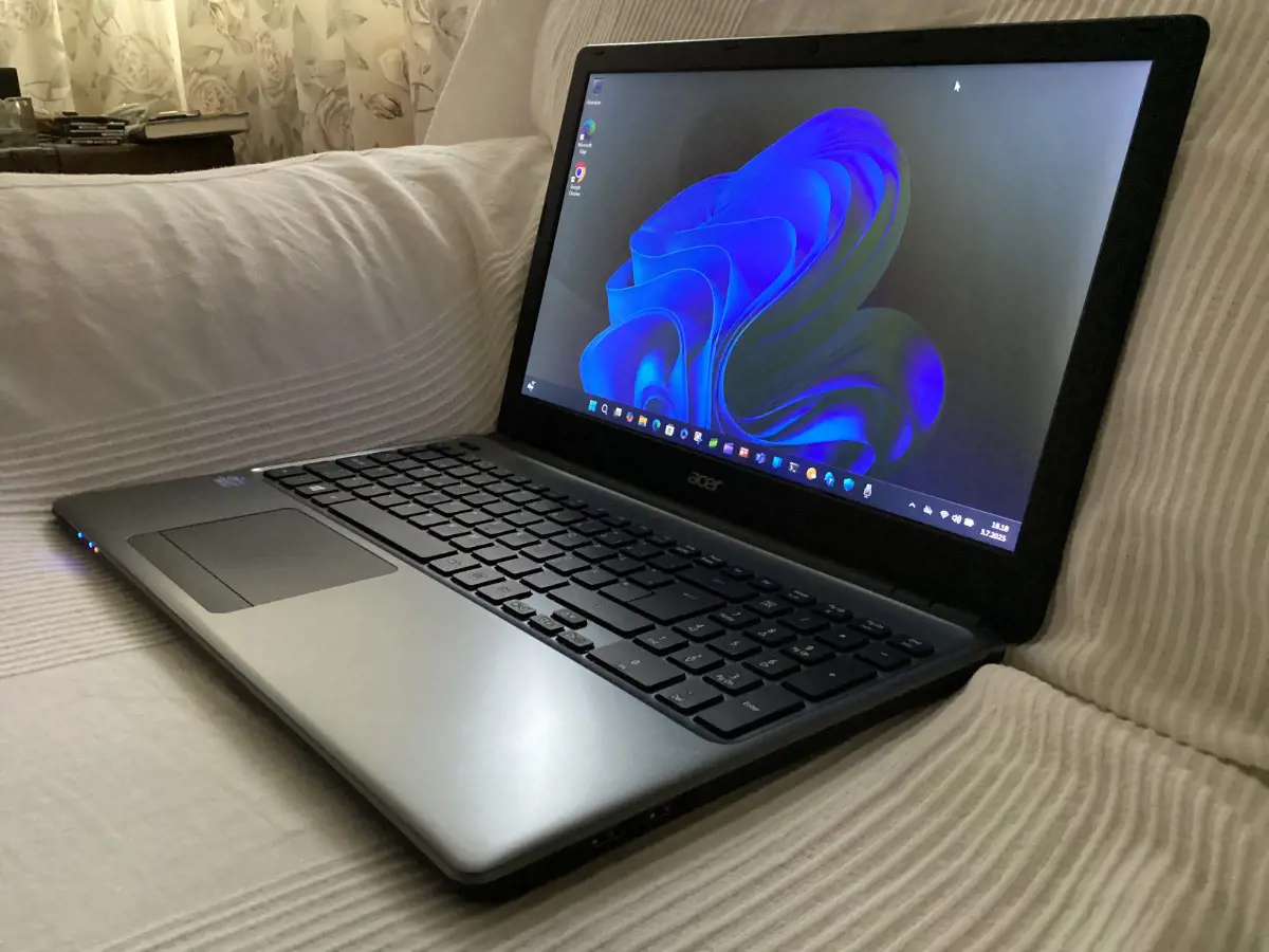 Kuvassa: Acer Aspire E 1 series