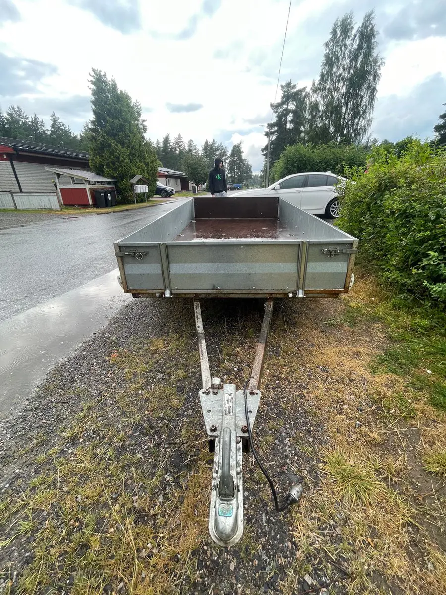Kuvassa: Teliperäkärry