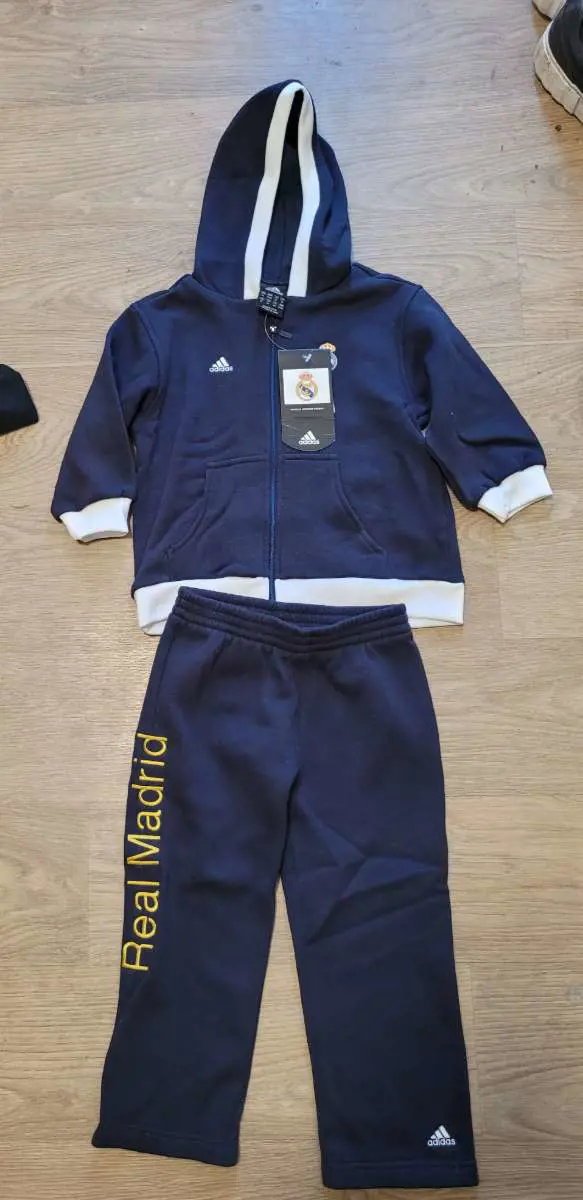 Kuvassa: Uusi Real Madrid collegepuku 98cm. 
