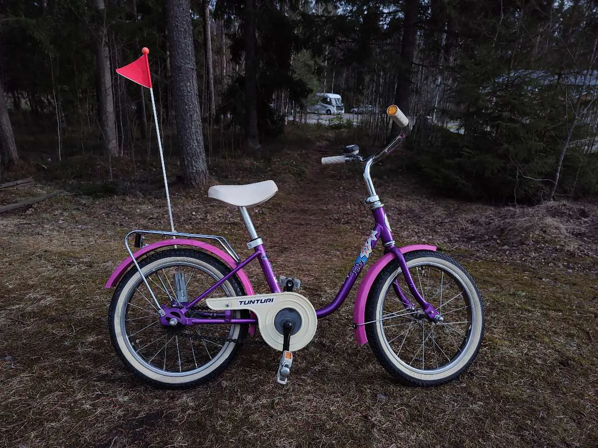 Kuvassa: Tunturi lastenpyörä 16