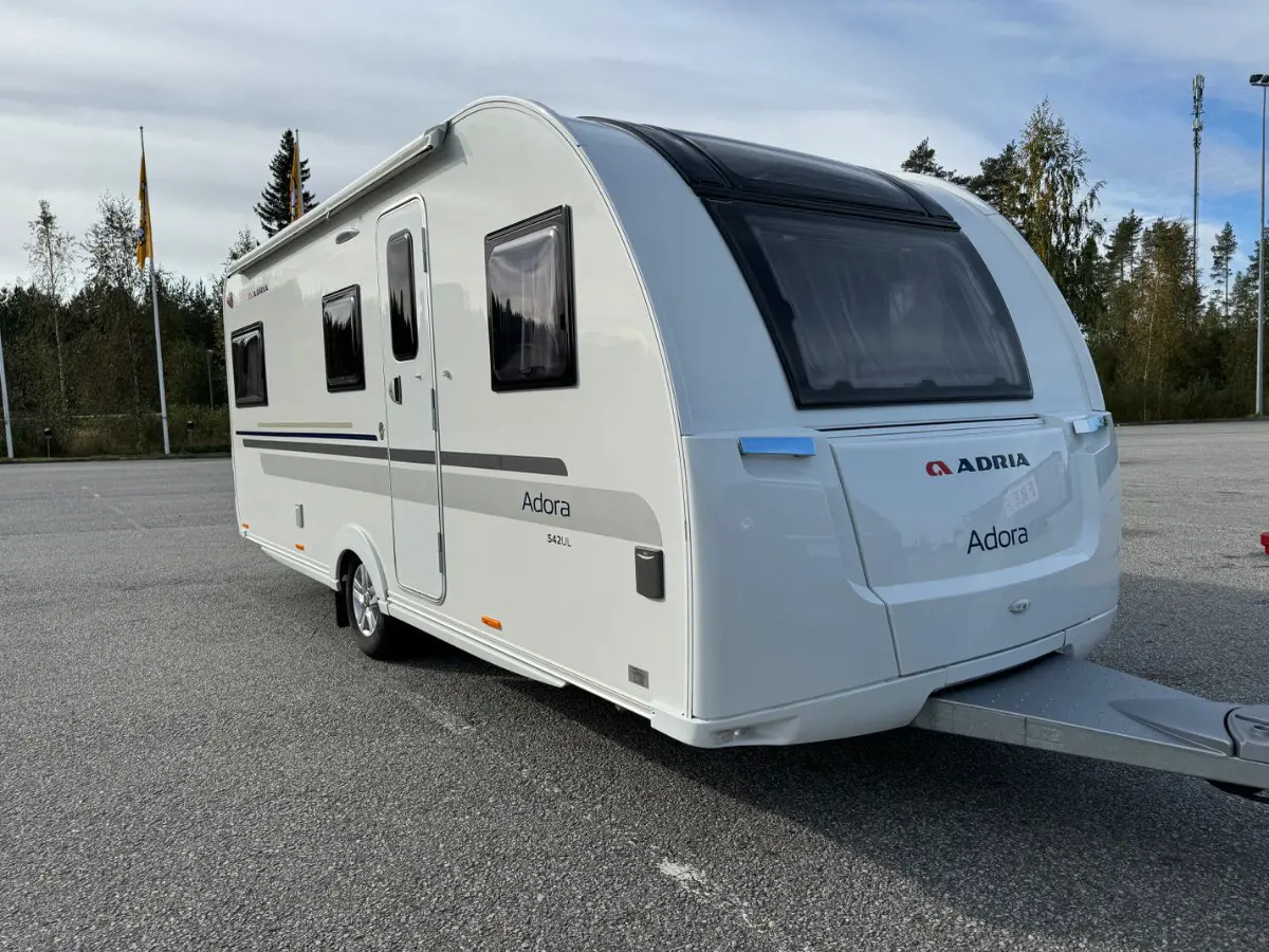 Kuvassa: Adria Adora 542 Ul