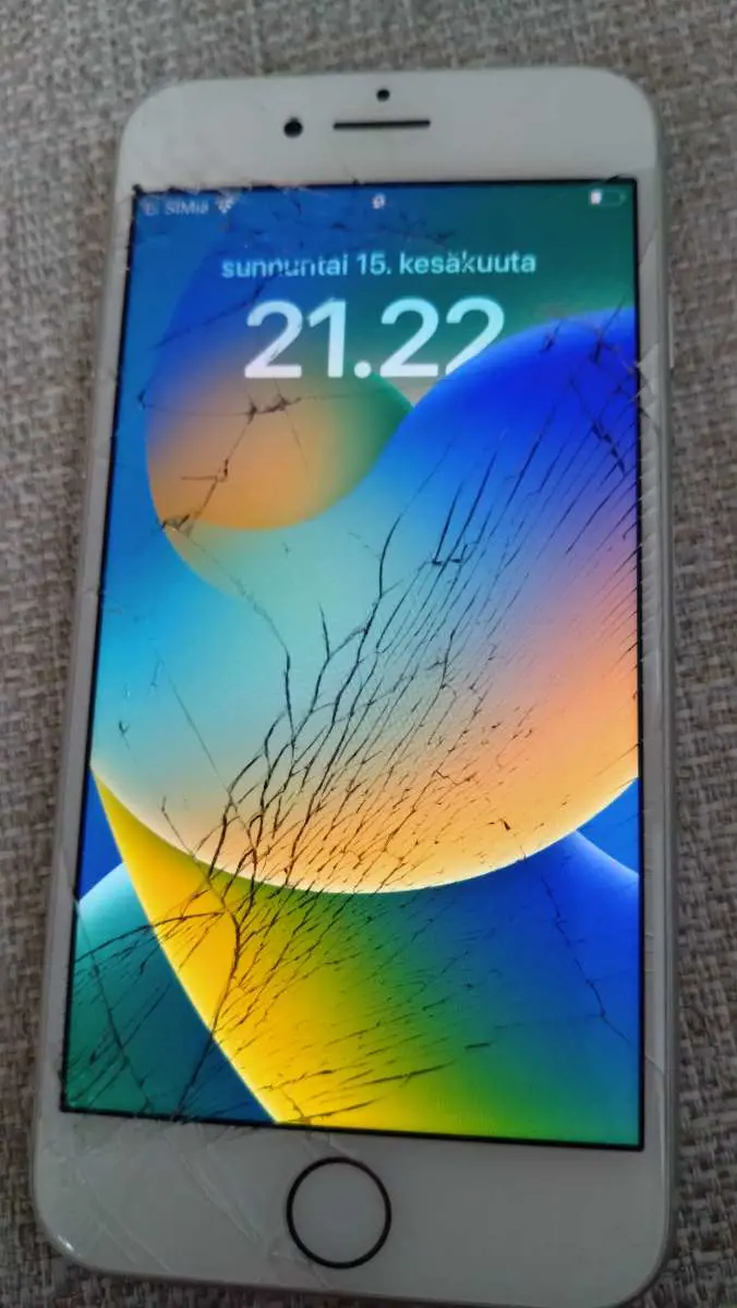 Kuvassa: iPhone 8 64GB 