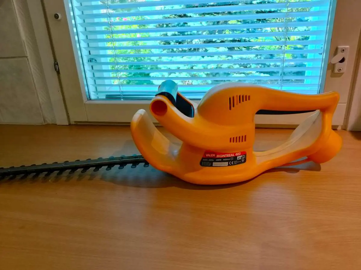 Kuvassa: Pensasleikkuri 