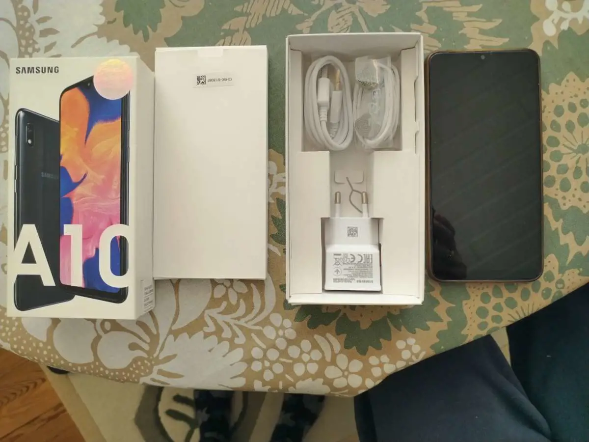 Kuvassa: SAMSUNG GALAXI A10