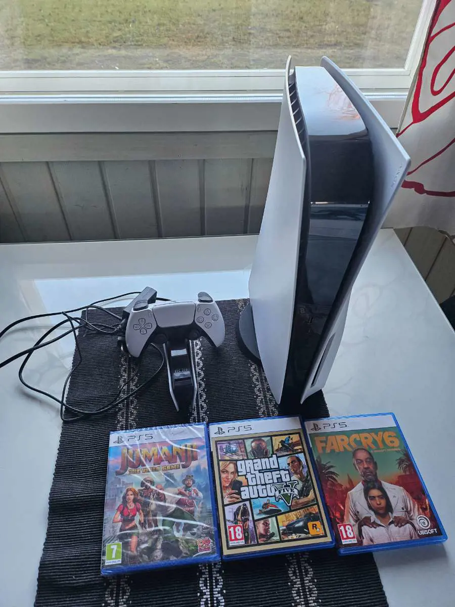 Kuvassa: Myydään playstation 5 825GB