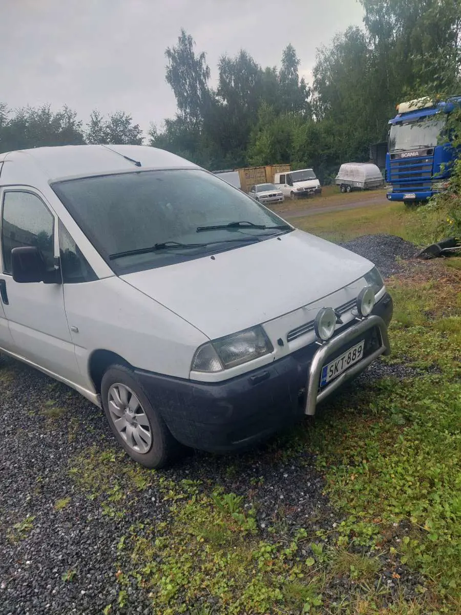 Kuvassa: Citroën Jumpy 2.0 l