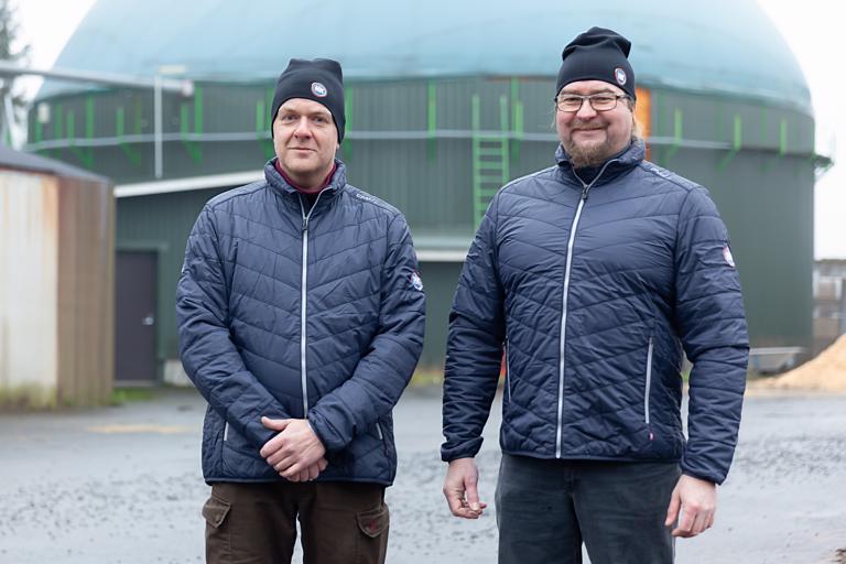 Emomylly-ryhmän muodostaa keskusyksikkö Emomylly Oy ja 15 lähialueen sikatilaa. Emomylly Oy:n hallituksen puheenjohtaja on Heikki Virtanen (vas.), toimitusjohtaja on Kai Huovinen. Kuva: HKScan