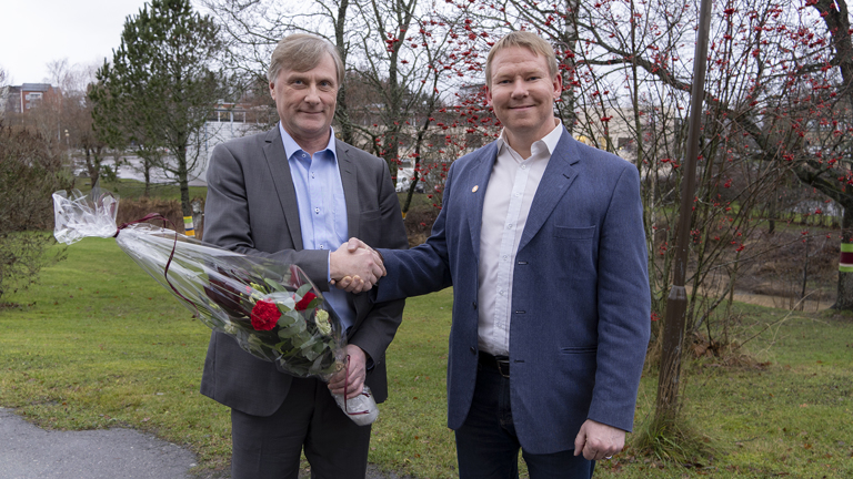 Petri Rinne (oik.) siirtyy syrjään kun Jari Koskinen aloittaa Suomen kylät ry:n puheenjohtajana ensi vuoden alussa. Kuva: Suomen kylät ry