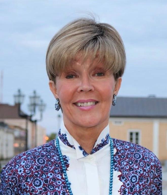 Helena Petäistö on toimittaja, kolumnisti ja tietokirjailija.