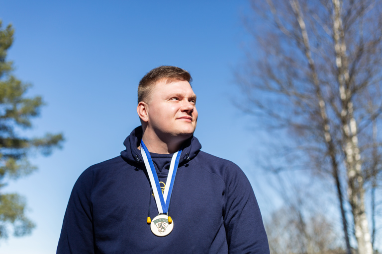 Severi Wallin voitti SM-kultaa Rauman Lukon U20-joukkueen hierojana.