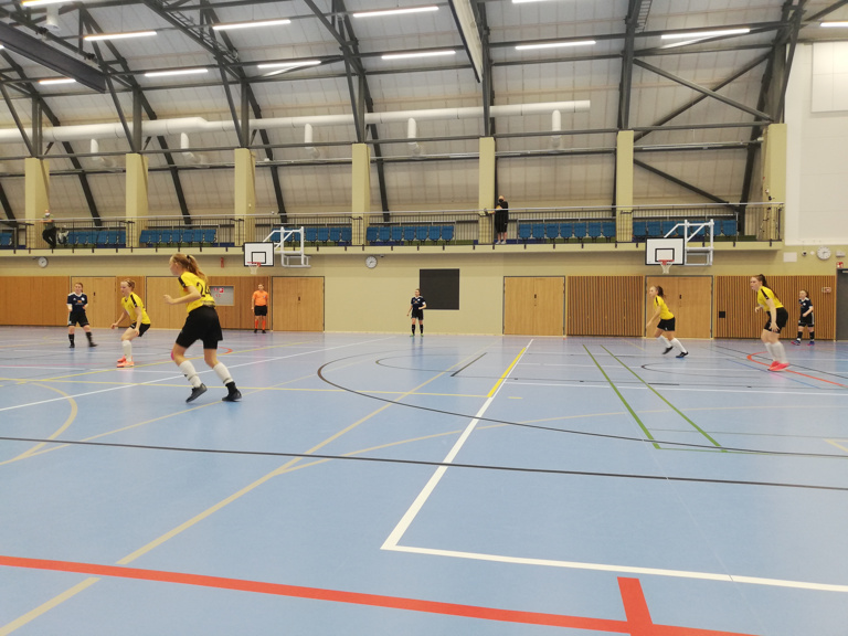 Lujan futsal-naiset vierailivat Nokialla. Kuva: Säde Kuusisto