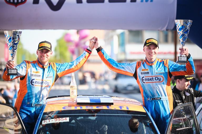 Tuukka Shemeikka (vas.) ja Lauri Joona pääsivät tuulettamaan podiumille. Kuva Hannu Rainamo