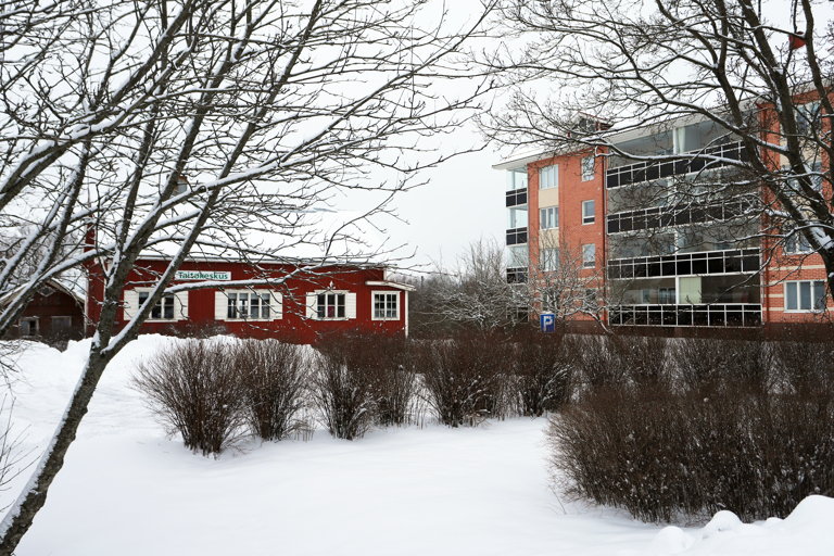 Huittisten keskustassa oleva kerrostalotontti ei ainakaan vielä vaihtanut omistajaa, sillä huutokaupassa siitä ei tehty yhtään ostotarjousta.