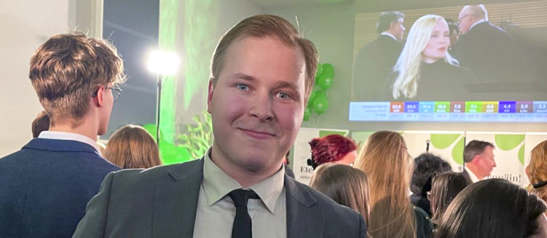 Joonas Immonen seurasi tulosten valmistumista Helsingissä keskustan puoluetoimistolla.