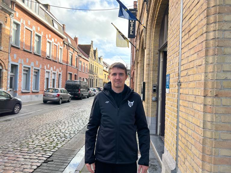 Eemi Tervaportti esiintyi torstaina ensimmäisen kerran uuden joukkueensa kanssa Belgiassa, kun Epicentr-Podolyany kohtasi CEV-cupin ottelussa Decospan VT Menenin.