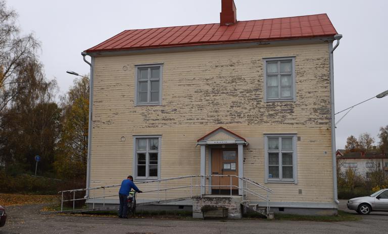 Viime viikolla kasvatusjohtaja Pekka Kares esitteli säästötoimeksi muun muassa sen, että Kiikan kirjasto sulkee ovensa ensi vuoden elokuussa. Lautakunnan esityslistalla oli kuitenkin sen sijaan maininta kirjastopalveluiden kokonaisselvityksen tekemisestä.
