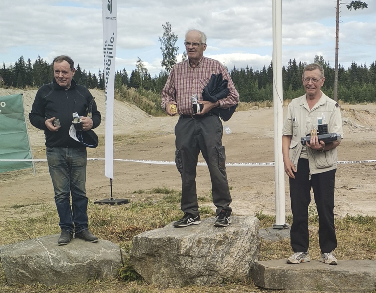 Metsästysluodikon M70-sarjan kärkikolmikko: Ahti Kimmo (kesk.), Hannu Järvinen (vas.) ja huittislainen Keijo Järvenpää. Kuva: Marko Hepo-Oja