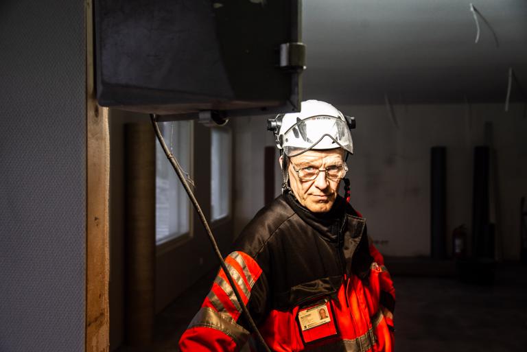 Ryhmärakentajien Raision Attendo-työmaan vastaava mestari Reijo Tuominen kertoo, että turvallisuuteen kiinnitetään työmailla huomattavasti enemmän huomiota kuin takavuosina.