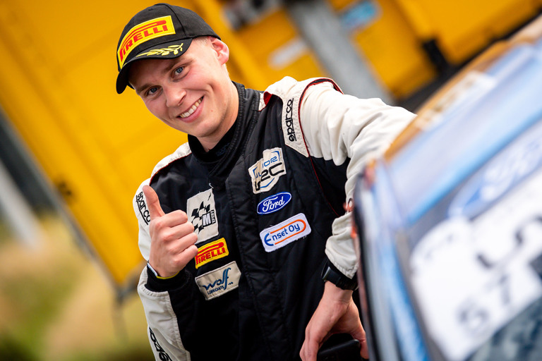 Lauri Joona peukutti rallin junioreiden MM-sarjan kisassa Belgiassa. Kuva: M-sport