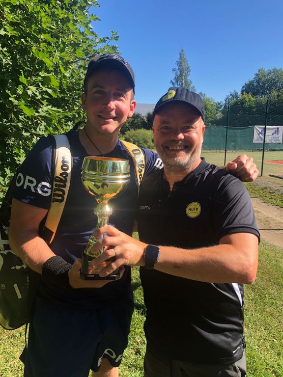 Miesten finaalissa Mikko Lehtonen (oik.) peittosi Samuli Mäkelän. Kuvat: Suvi Nieminen