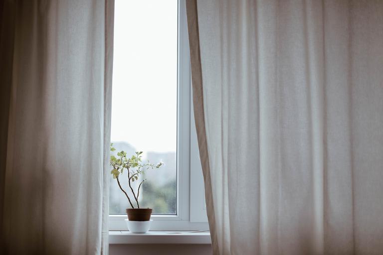 Do you know, what happens, if you let the window open for a long time, when the outdoor temperature is freezing?